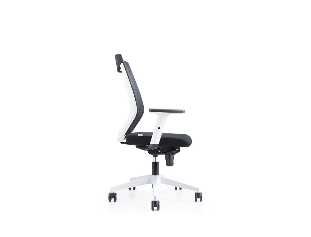 SILLA ROCADA DE OFICINA CON BRAZOS REGULABLES Y RESPALDO MALLA NEGRO TAPIZADA EN TELA IGNIFUGA NEGRO COLOR BLANCO