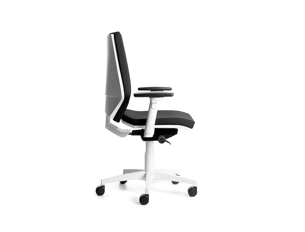 SILLA ROCADA DIRECCION CON BRAZOS REGULABLES BASE POLIMERO MECANISMO SINCRO CARCASA BLANCA TELA AZUL