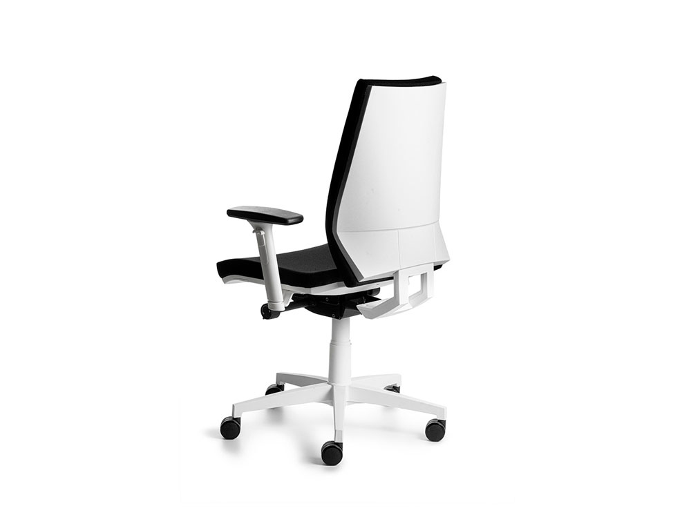 SILLA ROCADA DIRECCION CON BRAZOS REGULABLES BASE POLIMERO MECANISMO SINCRO CARCASA BLANCA TELA AZUL