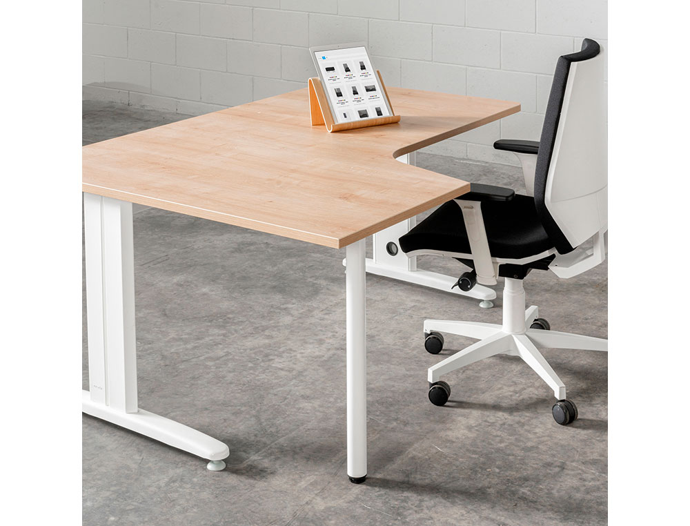SILLA ROCADA DIRECCION CON BRAZOS REGULABLES BASE POLIMERO MECANISMO SINCRO CARCASA BLANCA TELA AZUL