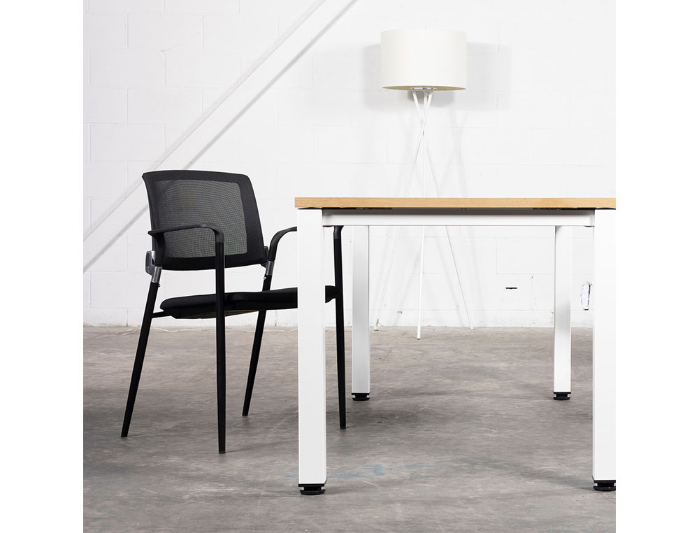 SILLA ROCADA CONFIDENTE BRAZOS FIJOS ESTRUCTURA METALICA ASIENTO TELA IGNIFUGA NEGRO RESPALDO MALLA