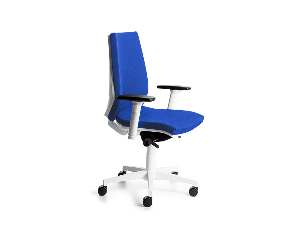 SILLA ROCADA DIRECCION CON BRAZOS REGULABLES BASE POLIMERO MECANISMO SINCRO CARCASA BLANCA TELA AZUL