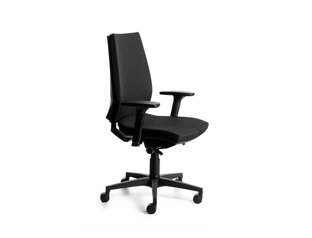 SILLA ROCADA DIRECCION CON BRAZOS REGULABLES BASE POLIMERO MECANISMO SINCRO CARCASA NEGRA TELA NEGRO